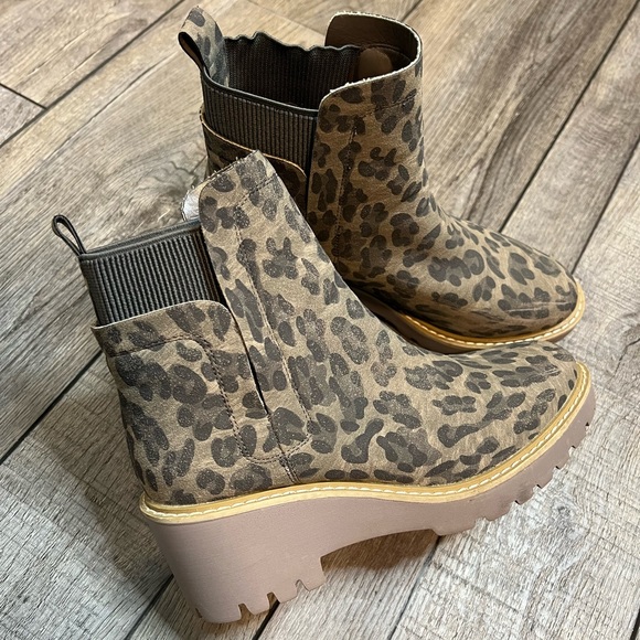 Hey Girl by Corkys cheetah print booties - Picture 1 of 3